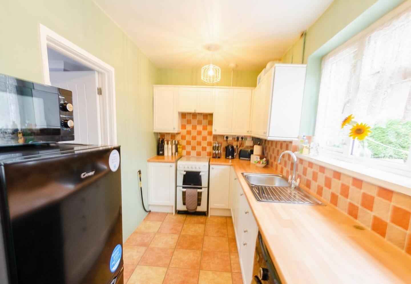 4 Bed - 2 Baths 1 Walk In Shower Lots Of Parking Іпсвіч Екстер'єр фото