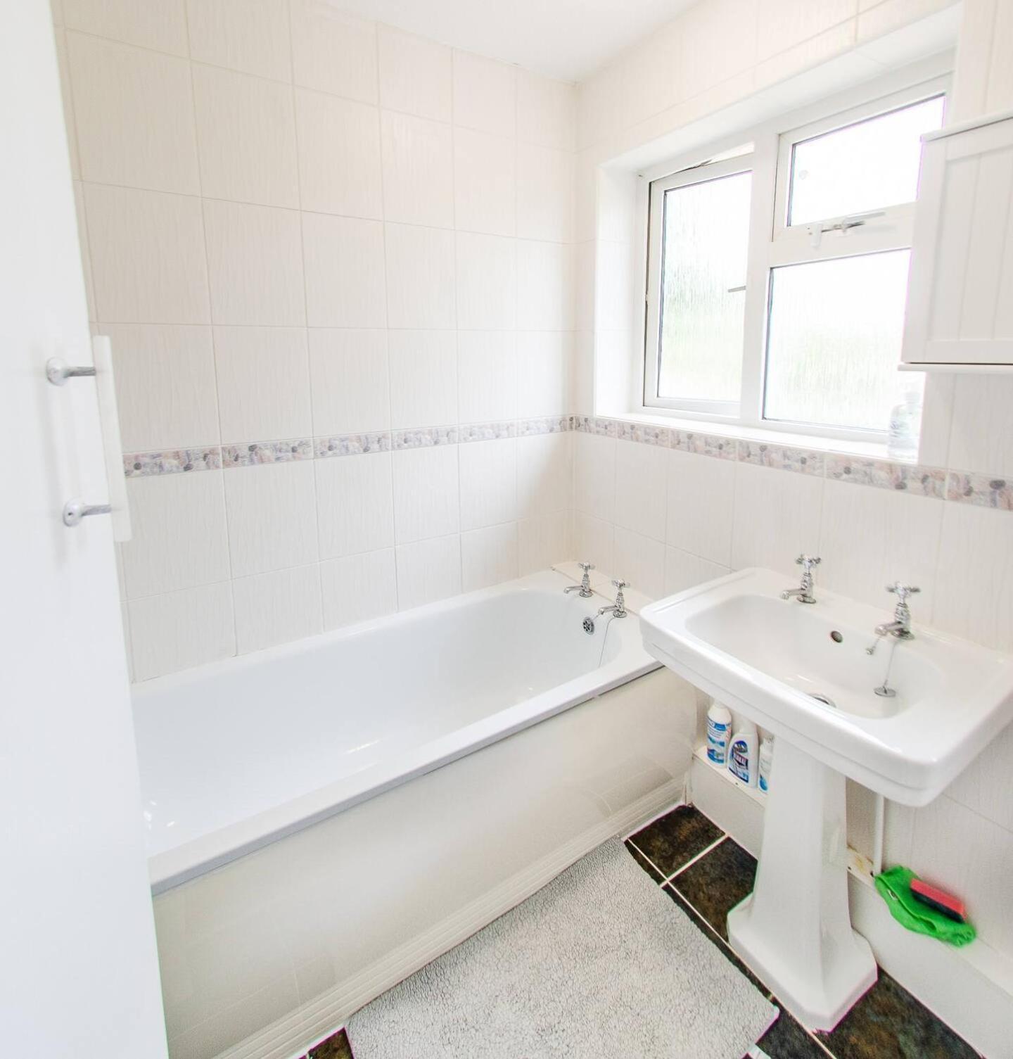 4 Bed - 2 Baths 1 Walk In Shower Lots Of Parking Іпсвіч Екстер'єр фото